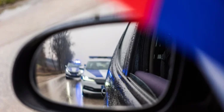 У Сурдулици ухапшен осумњичени за кријумчарење људи,у комбију нађено 35 миграната