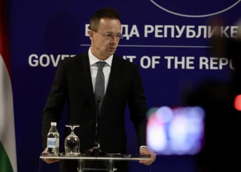 Петер Сијарто: Тесни преговори МОЛ-а и АДНОК-а, повећање удела Србије у НИС-у математички могуће