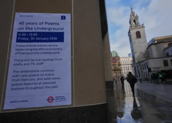 Пожар на железници у Лондону изазвао велике поремећаје у саобраћају