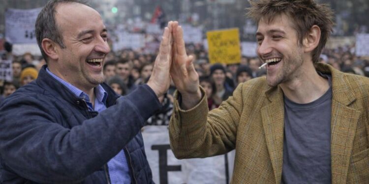 Коверта да погура кандидатуру