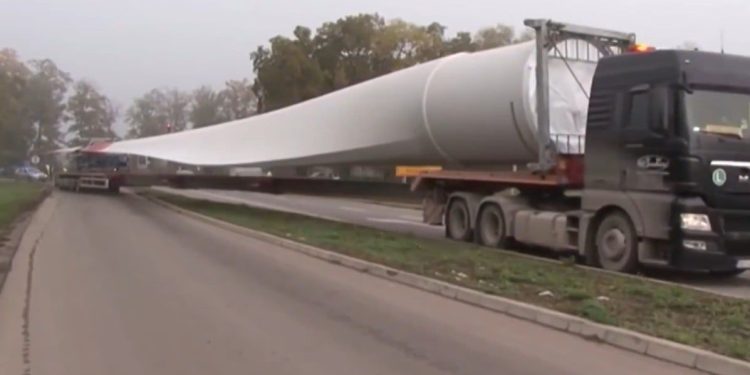 ВАНГАБАРИТНИ ТРАНСПОРТ ЕЛИСЕ ВЕТРОГЕНЕРАТОРА КРОЗ БОР