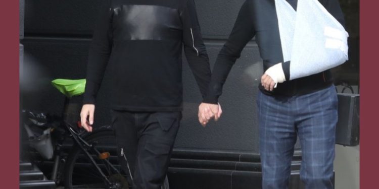 ПОЗНАТИ ПАР НА УЛИЦИ: ИЗВРШИТЕЉИ ПРЕД СТАНОМ ЧЕДЕ ЈОВАНОВИЋА, ПОЛИЦИЈА МОРАЛА ДА РЕАГУЈЕ