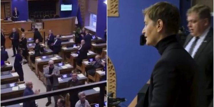 Велико поштовање за Србију, Брнабићева дочекана аплаузом у естонском парламенту