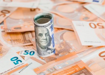 Средњи курс динара за евро сутра 117,3016