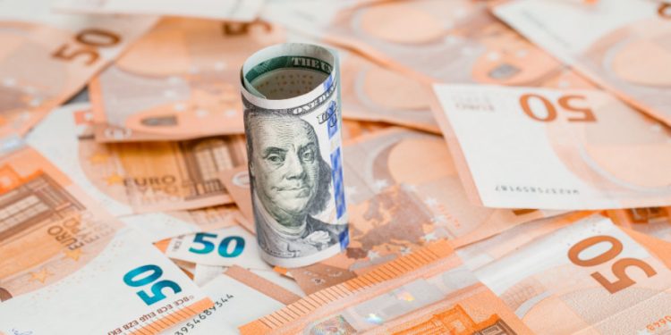 Средњи курс динара за евро сутра 117,3016