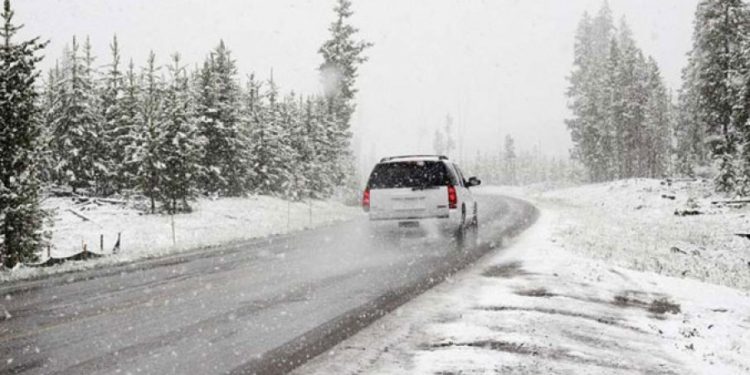 Облачно и хладно, снег у већем делу земље