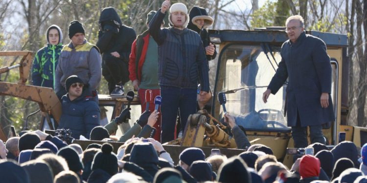 Црна Гора: Ботун, српски језик, држављанство и застава услов за останак ДНП у власти