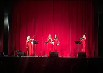 КОНЦЕРТ СЕСТАРА ГОБОВИЋ ОДУШЕВИО ПУБЛИКУ У КЛАДОВУ