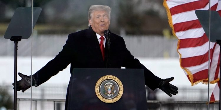ТЕНЗИЈЕ ИЗМЕЂУ САД И ИРАНА: ТРАМП ПРЕТИ МИЛИТАРНИМ ОДГОВОРОМ, ДИПЛОМАТИЈА У ФОКУСУ