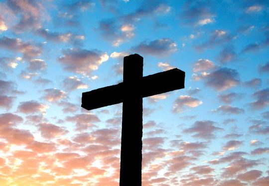 МОЛИТВА ЧАСНОМ КРСТУ КОЈА СЕ ЧИТА НА КРСТОВДАН: ВЕРУЈЕ СЕ ДА ЧУВА ОД ЗЛА И ДОНОСИ МИР