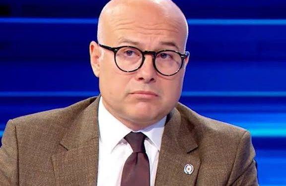 ВУЧЕВИЋ: ЂИЛАС УВРЕДАМА И ЛАЖИМА ПРИКРИВА ПОЛИТИЧКИ И МОРАЛНИ БАНКРОТ