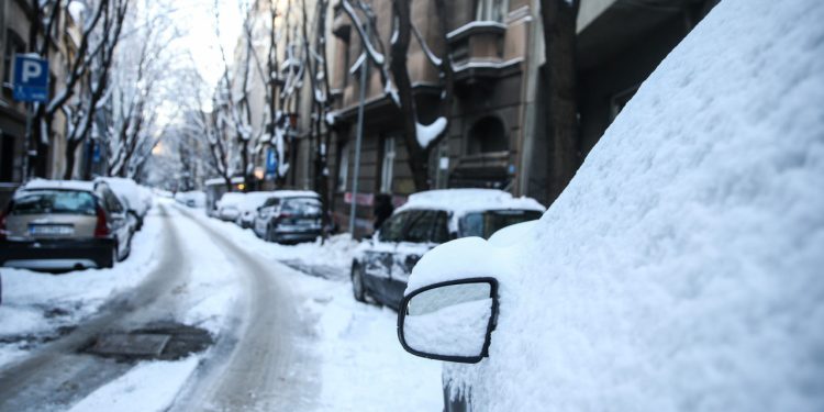 Јутро хладно са мразом, током дана ведро