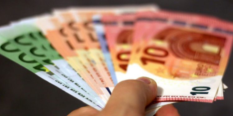 Средњи курс евра 117,3149 динара