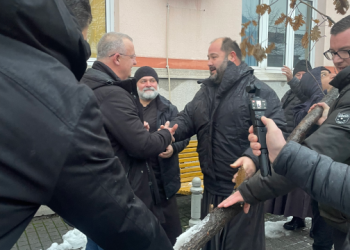 БАДЊЕ ЈУТРО И СВЕЧАНИ ДОЧЕК БАДЊАКА ИСПРЕД ОПШТИНЕ КЛАДОВО