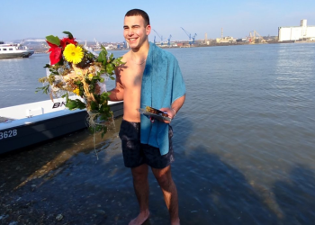 традиционално Богојављенско пливање за Часни крст у Кладову