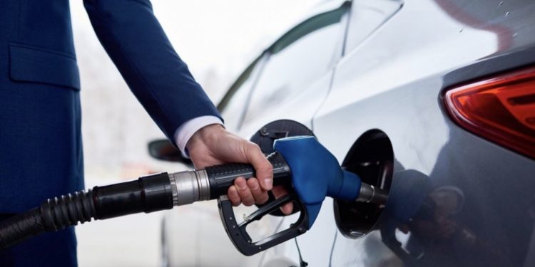 ЛАКШЕ ЗА ВОЗАЧЕ: ДИЗЕЛ И БЕНЗИН ЈЕФТИНИЈИ НА ПУМПАМА