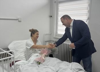 Градоначелник Миликић посетио породилиште и дечије одељење болнице у Бору