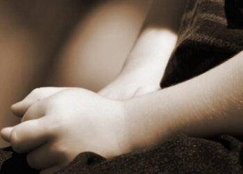 Зашто деца грицкају нокте?