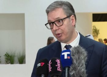 ВУЧИЋ ПОДЕЛИО ЛЕПЕ ВЕСТИ: Ускоро нова авио линија Београд – Абу Даби