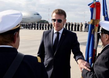 МАКРОН ШАЉЕ РАТНИ БРОД НА ГРЕНЛАНД: Француска упозорила на „нови колонијализам“