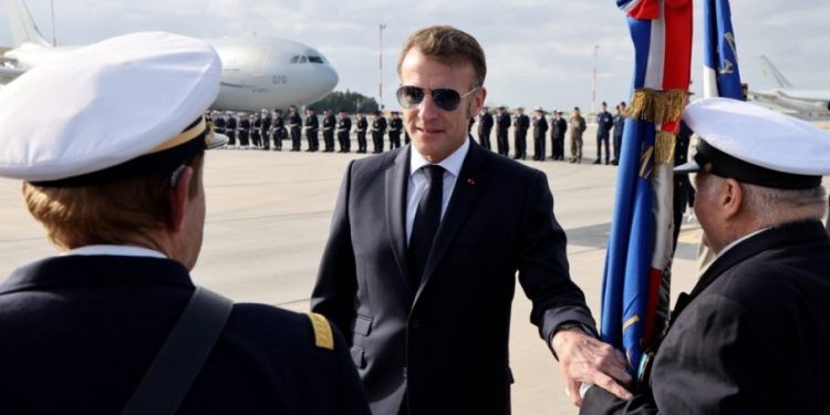 МАКРОН ШАЉЕ РАТНИ БРОД НА ГРЕНЛАНД: Француска упозорила на „нови колонијализам“