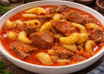 Рецепт дана ГУЛАШ СА МАКАРОНАМА