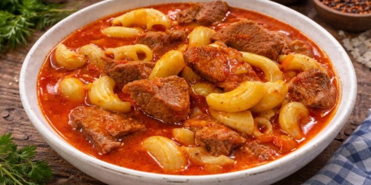 Рецепт дана ГУЛАШ СА МАКАРОНАМА