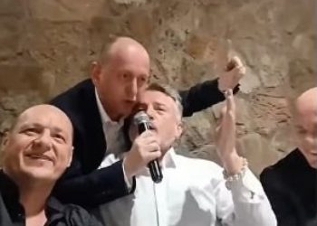 КНЕЖЕВИЋ ЗАПЕВАО КАЋУШУ: Да ме не би пријављивали, сам ћу себе да пријавим