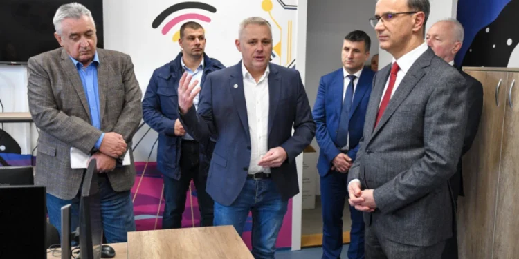 Премијер Мацут и Игор Јурић разговарали о побољшању система „Пронађи ме“