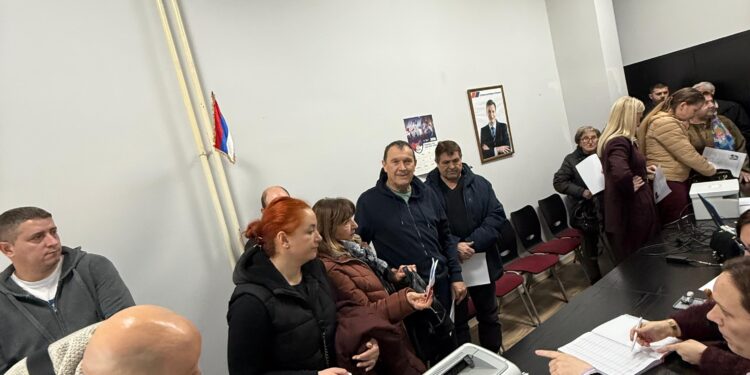 ПОЧЕЛО ПРИКУПЉАЊЕ ПОТПИСА У МАЈДАНПЕКУ: Велики одзив грађана и снажна подршка развоју!