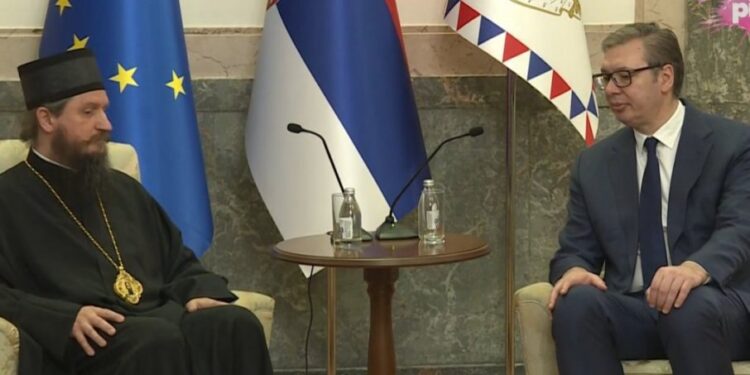 Председник Вучић од владике бихаћко-петровачког Сергија добио орден за доброчинство