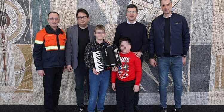 После четири деценије – у Музичку школу „Миодраг Васиљевић“ у Бору стигао нов инструмент