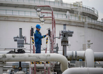 Мађарска разматра прекид испоруке струје и гаса Украјини након блокаде „Дружбе“