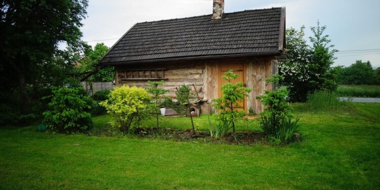 Влада утврдила програм доделе бесповратних средстава за куповину сеоске куће за 2026. годину