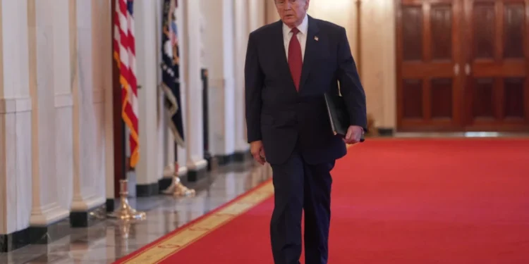 Доналд Трамп близу одлуке да покрене велики рат на Блиском истоку, шансе 90 одсто