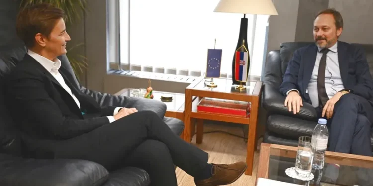 Брнабић се састала са Жиофреом: „Задовољство је разговарати са њим, он разуме прилике у нашој земљи“