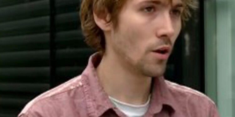 ЛАЗАР ДИНИЋ ИЗ ПОЗАДИНЕ ХУШКАО СТУДЕНТЕ НА НАСИЉЕ: ГРУХОЊИЋЕВ ПУЛЕН МЕДИЈСКИ ПОДСТРЕКАВАО УДАР НА СВЕШТЕНСТВО И ГОДИШЊИЦУ ОСНИВАЊА МАТИЦЕ СРПСКЕ