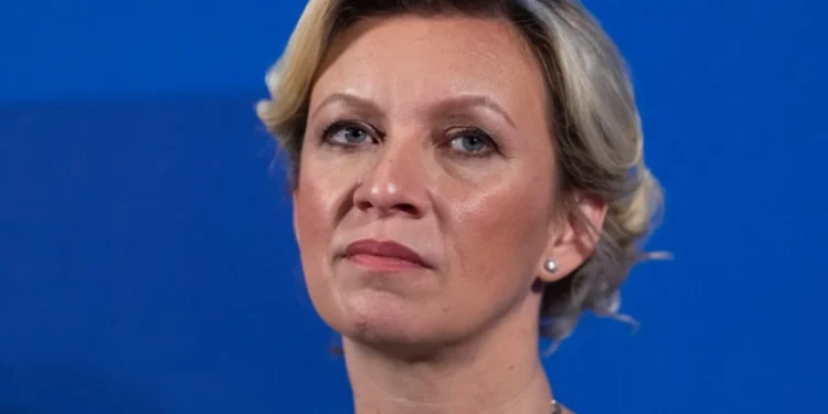 ЗАХАРОВА ОШТРО ПОРУЧИЛА: „ЕУ ДА СЕДИ ИСПОД СТОЛА“ У ПРЕГОВОРИМА О УКРАЈИНИ