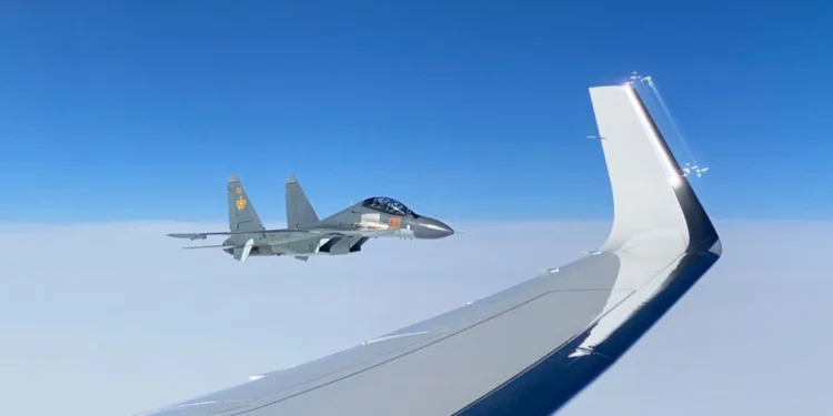 Вучић стигао у Астану, три авиона „СУ 30“ пратила авион председника