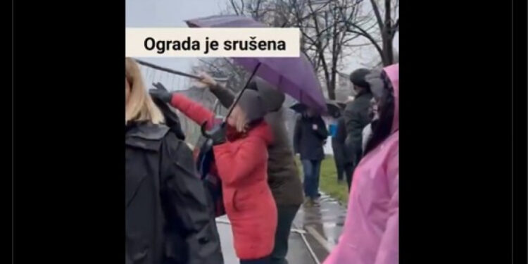 Ана Брнабић: Блокадери срушили ограду, а вест би била да су нешто саградили