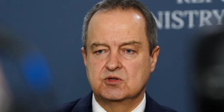 Дачић: Ухапшен и трећи осумњичени за бацање ручне бомбе у двориште куће Здравка Чолића