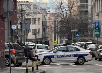 Блокиран цео кварт: Драма у Београду, бачена бомба на локал