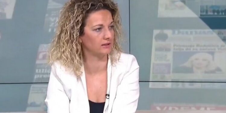 „БЛОКАДЕРИ, РУКЕ СУ ВАМ КРВАВЕ!“: Шолакови новинари бране лекара блокадера који је оперисао девојчицу у Чачку