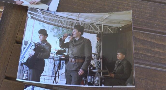 ПИТАЛИ СРПКИЊЕ БИ ЛИ ЧЕКАЛЕ МОМКА 12 МЕСЕЦИ ДА ДОЂЕ ИЗ ВОЈСКЕ