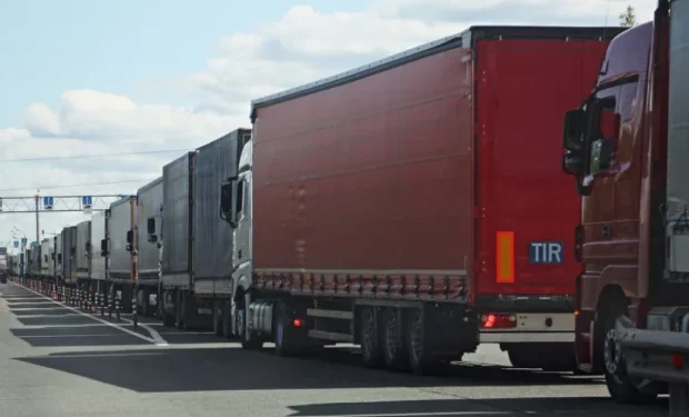 AMСС: Теретна возила на граничном прелазу Батровци чекају четири сата на излаз