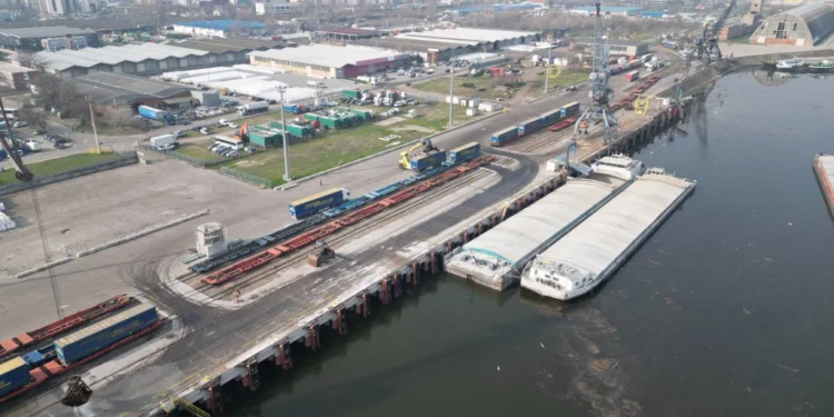 Терминал у луци Нови Сад је први у Србији са железничком везом са Западном Европом