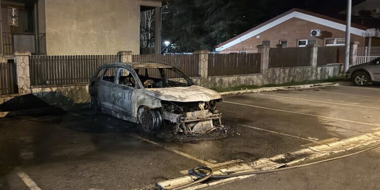 НОВА ЕСКАЛАЦИЈА У АРАНЂЕЛОВЦУ: Запаљен аутомобил директора ТО – на мети истакнути напредњак!