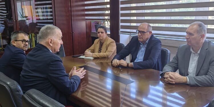 Министар Вујић у посети основним судовима у Бору и Мајданпеку