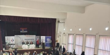 Реља Огњеновић разговарао са пензионерима у селу Метовница код Бора