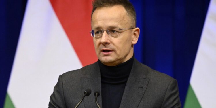 ​Сијарто: Европи прети недостатак енергената